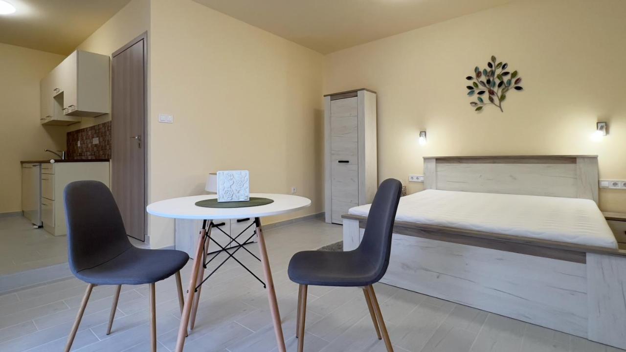 Gardencity Apartmanhaz Gyor Exterior photo