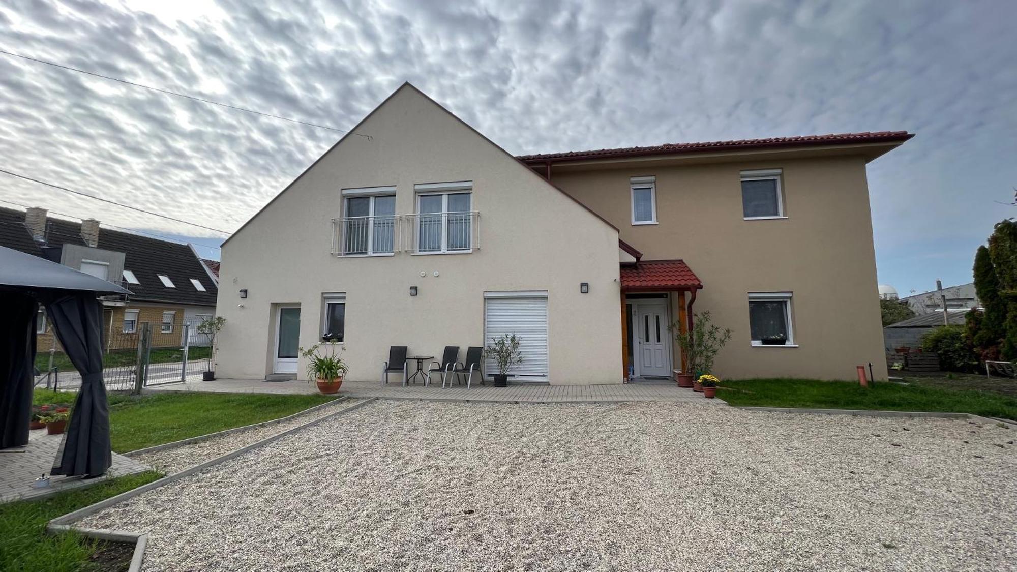 Gardencity Apartmanhaz Gyor Exterior photo